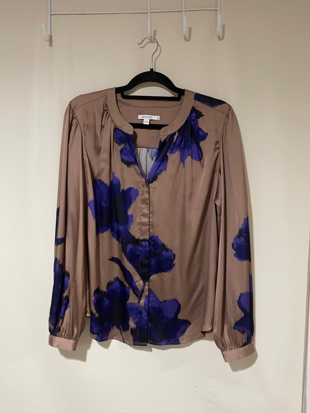 Chico's Taupe Blouse with Bold Blue Floral Print Size 2 or U.S. Large Like New